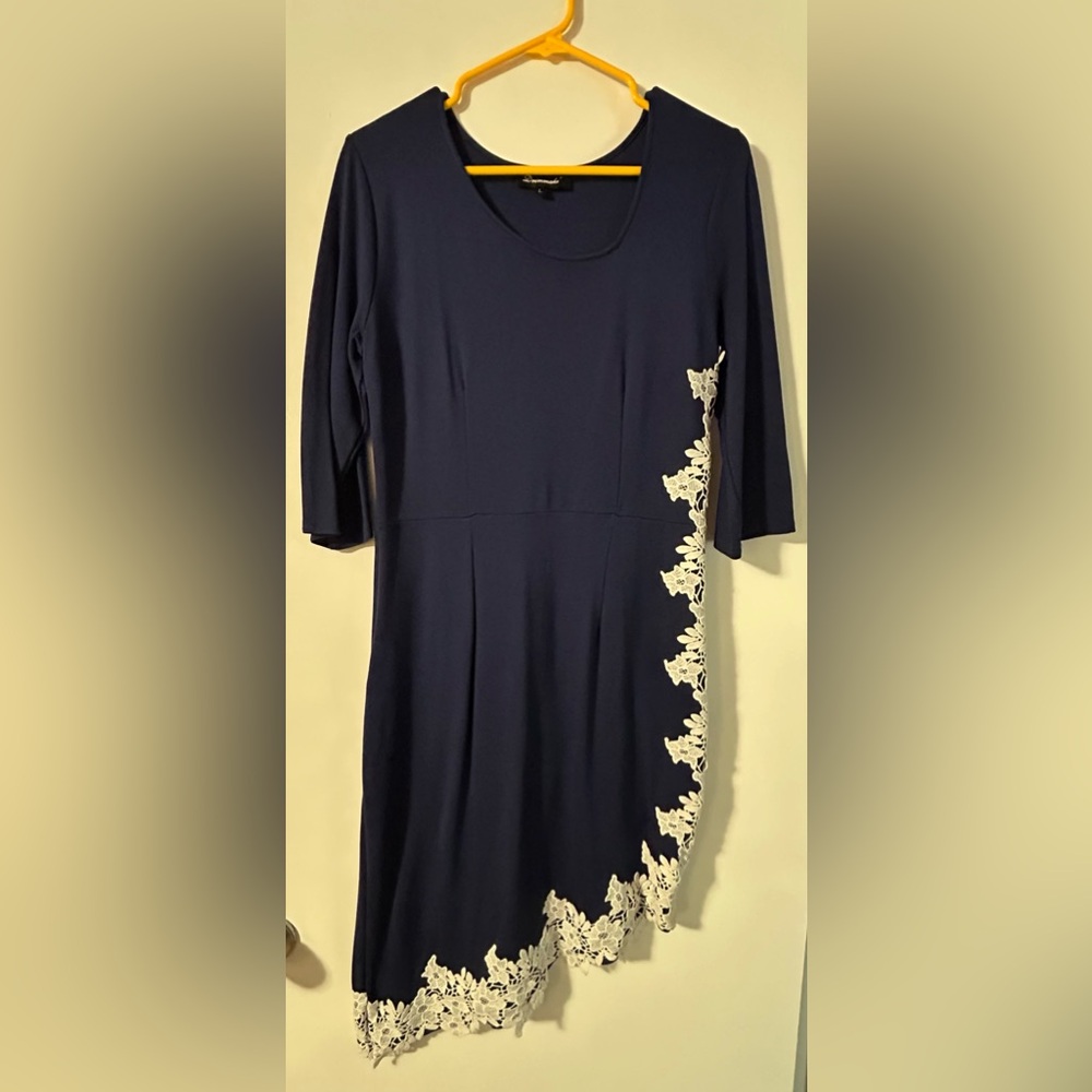 Elegant Navy Blue Dress with Lace Detail